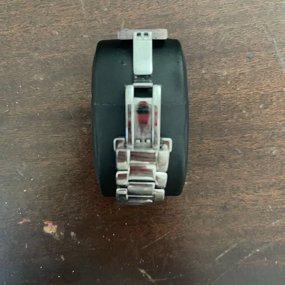 CITIZEN ECODRIVE SILVER TONE BRACET WATCH W/ TINY DIAMOND CHIP ACCENTS. - Picture 7 of 16